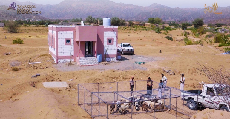 مؤسسة توكل كرمان تبني منزلاً لعائلة نازحة بشبوة