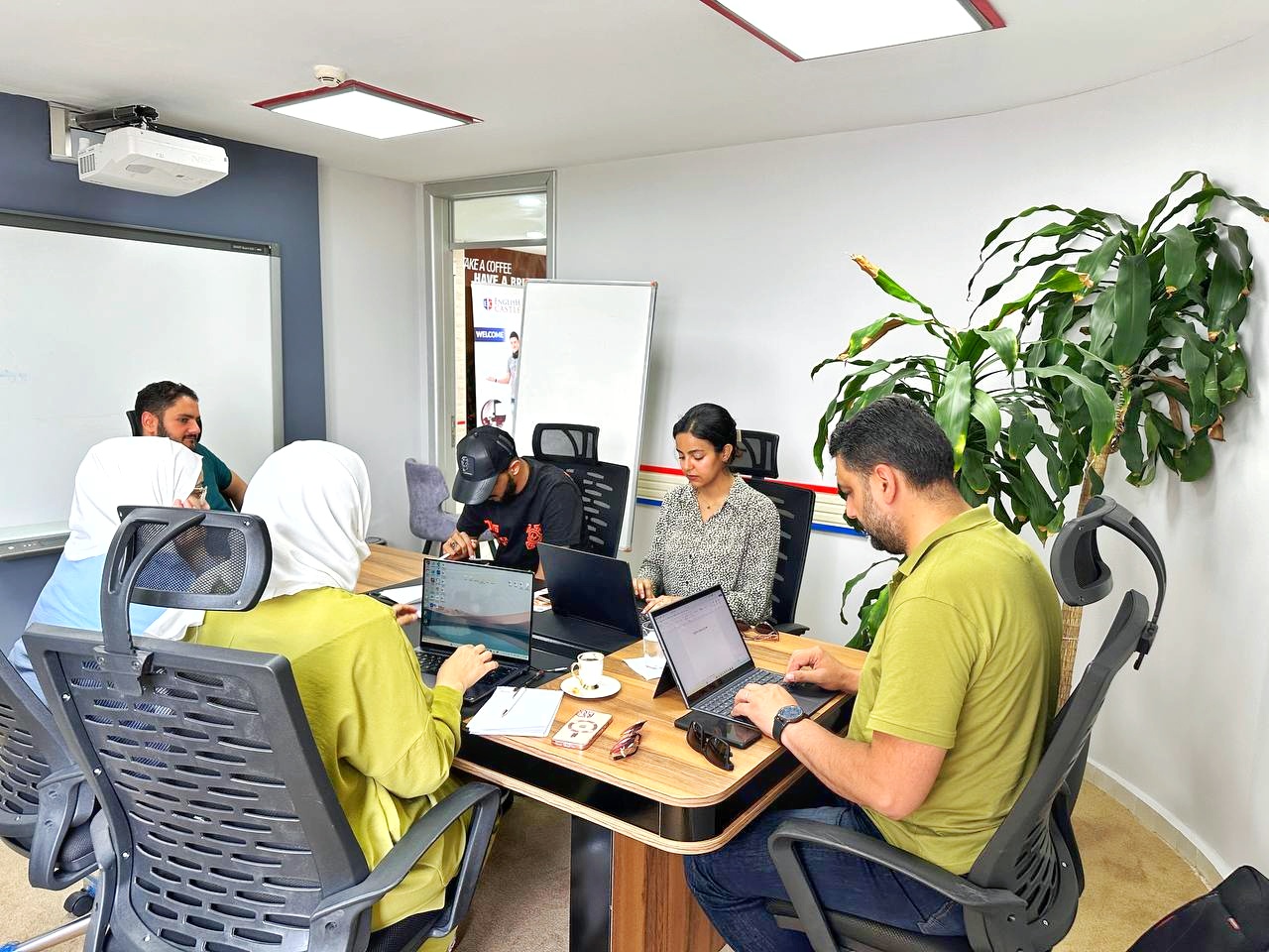 مؤسسة توكل كرمان تقيّم أوضاع طلاب منحة اللغة الإنجليزية وترتيبات استقبال طلاب الدفعة الأولى من المنحة الجزئية