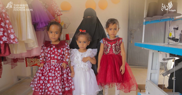 مؤسسة توكل كرمان تُنشئ مشغلًا للخياطة لفتاة معاقة