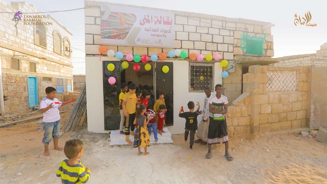 Tawakkol Karman Foundation hands over keys to home and business to woman in Hadramout