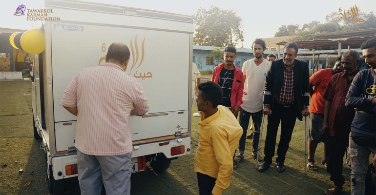 مؤسسة توكل كرمان تغير حياة بائع آيسكريم أثقلته إصابته منذ طفولته