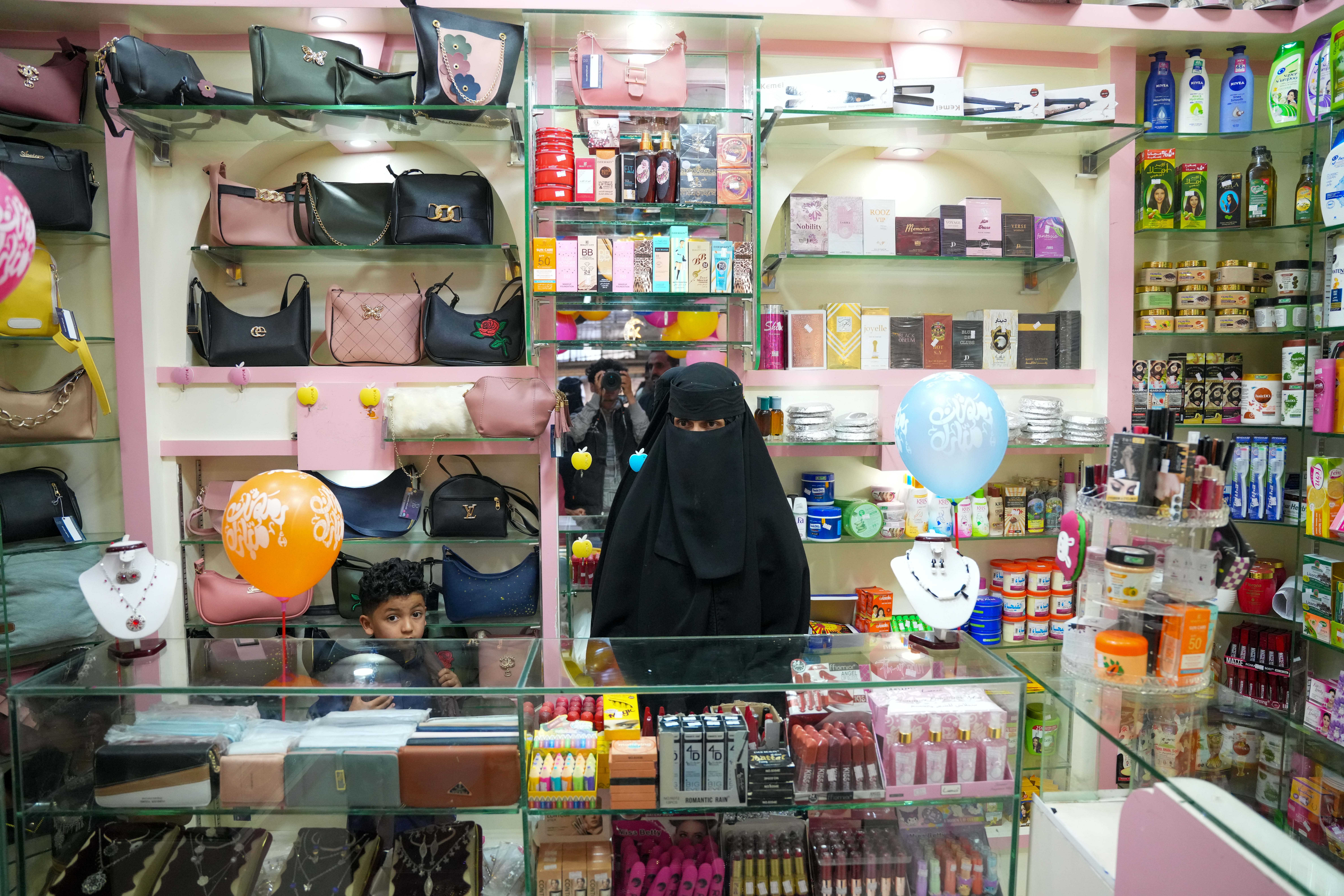 مؤسسة توكل كرمان تحول أمنية أروى إلى مشروع غيّر حياتها