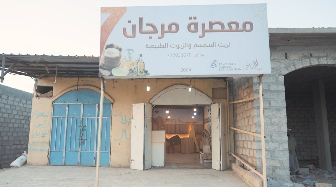 Tavakkol Karman Vakfı, Marib’de bir göçmeni destekliyor ve onun armağanları tüm şehirlere ulaşıyor